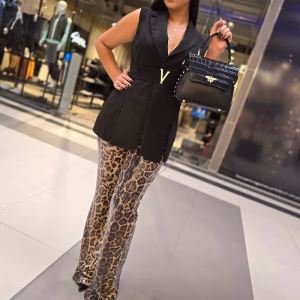 Compleu damă elegant 2 piese, vestă cambrată neagră, pantaloni evazați 42TJSV