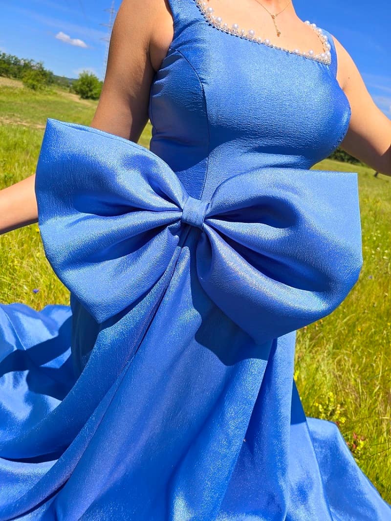Imagine pentru Rochie lungă elegantă albastră din voal satinat, cu fundă
