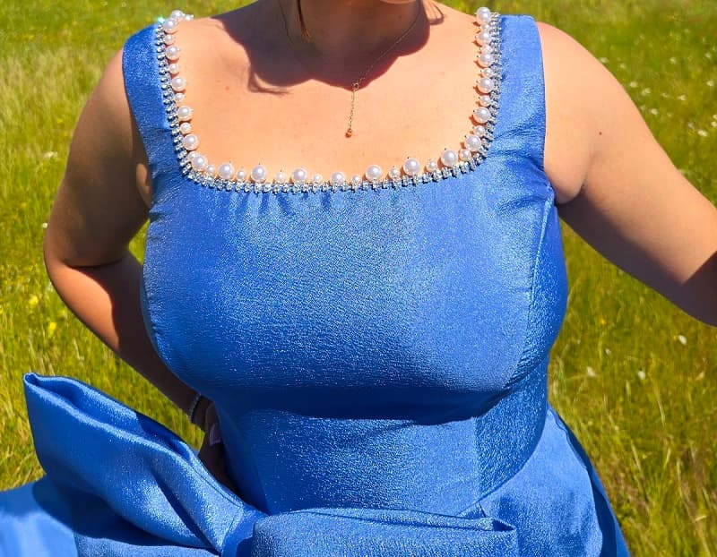 Imaginea numarul 2 reprezentatand Rochie lungă elegantă albastră din voal satinat, cu fundă