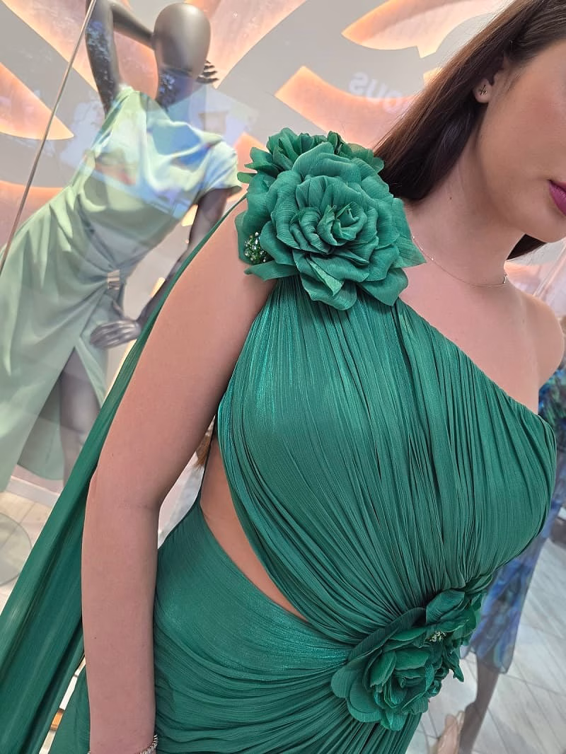 Rochie lunga verde, croi cambrat, crapătura picior 36TJ (3) Rochie lunga verde, croi cambrat, crapătura picior 36TJ