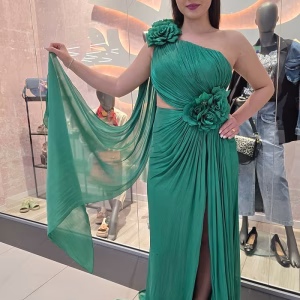 Rochie lunga verde, croi cambrat, crapătura picior 36TJ