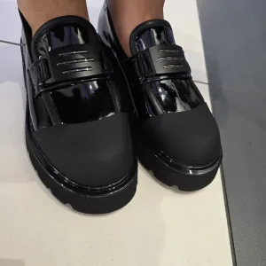 Pantofi dama negri din piele lacuita cu platforma robusta