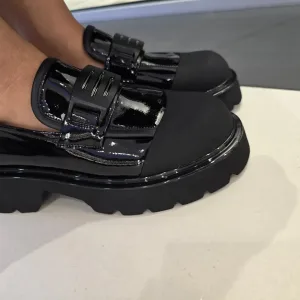 Pantofi dama negri din piele lacuita cu platforma robusta