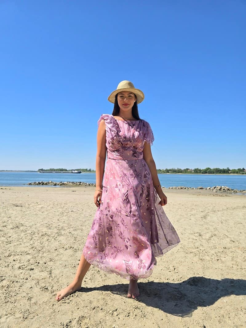 Imaginea numarul 2 reprezentatand Rochie elegantă midi în nuanța lila cu imprimeuri florale