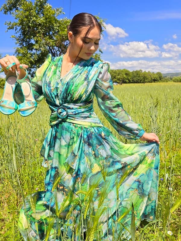 Imaginea numarul 2 reprezentatand Rochie Lungă din Voal Verde – Imprimeu Artistic