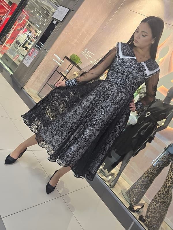 Imaginea numarul 2 reprezentatand Rochie neagra midi