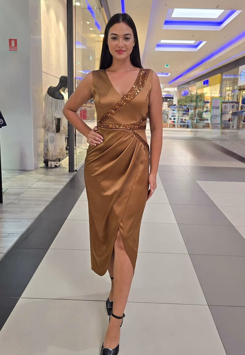 Rochie satin maro aramiu midi, paiete, crapatura frontala eleganta 111SV (1) Rochie satin maro aramiu midi, paiete, crapatura frontala eleganta 111SV