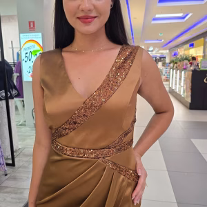 Rochie satin maro aramiu midi, paiete, crapatura frontala eleganta 111SV
