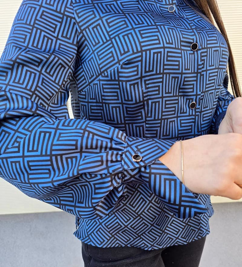 Camasa dama albastra cu model geometric camasa albastra dama cu model geometric si croiala cambrata