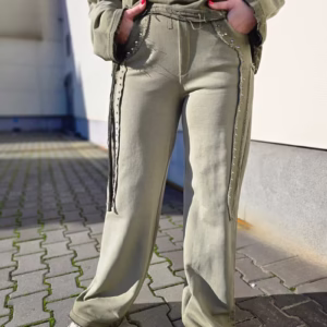 Compleu casual dama verde oliv din bumbac, compus din bluza cu franjuri si pantaloni asortati